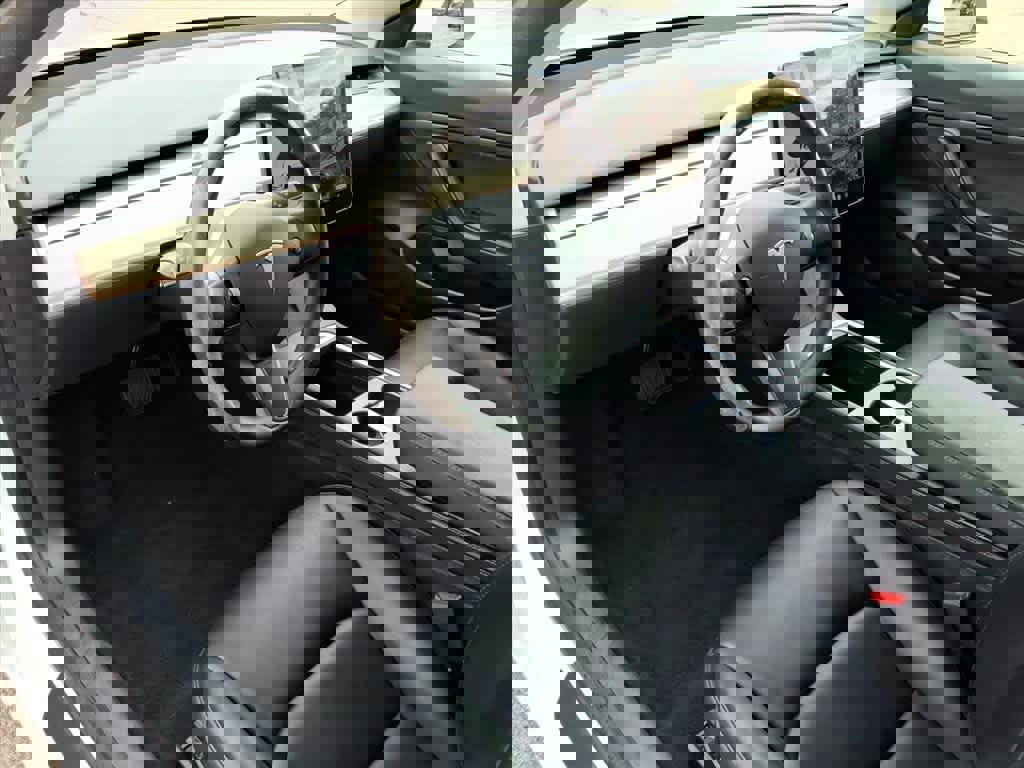 Used 2021 Tesla Model 3 Standard Range Plus image 15