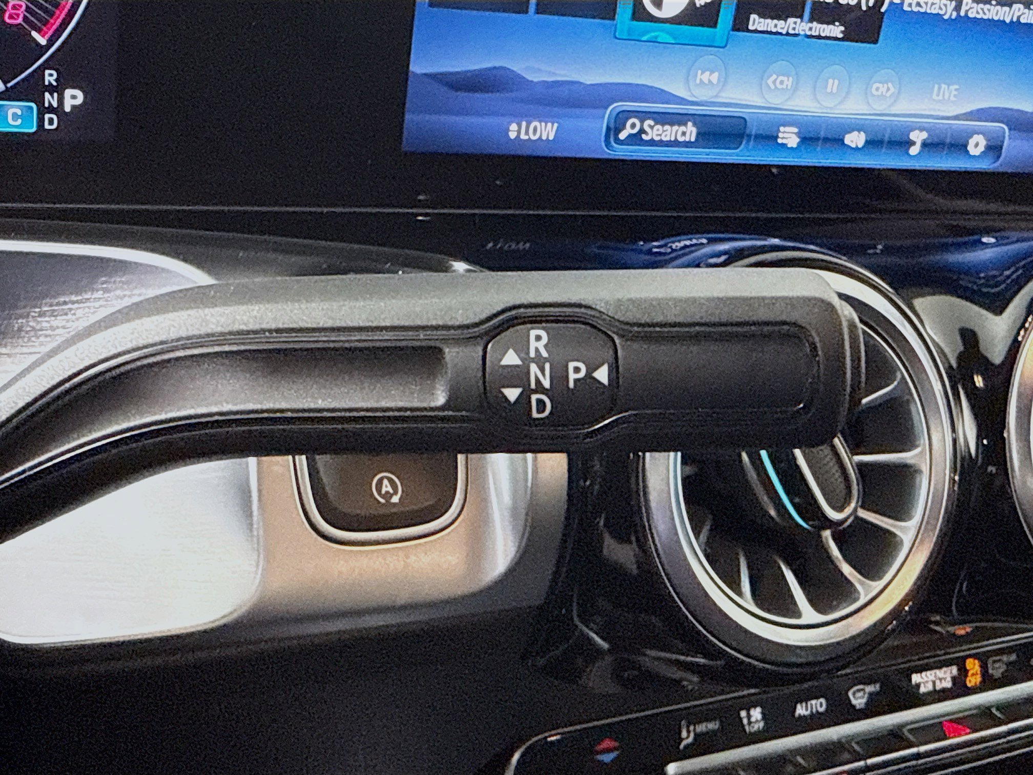 Used 2025 Mercedes-Benz GLB 250 image 20