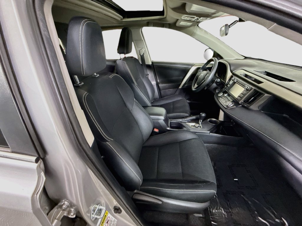 Used 2015 Toyota RAV4 XLE AWD/4WD image 30