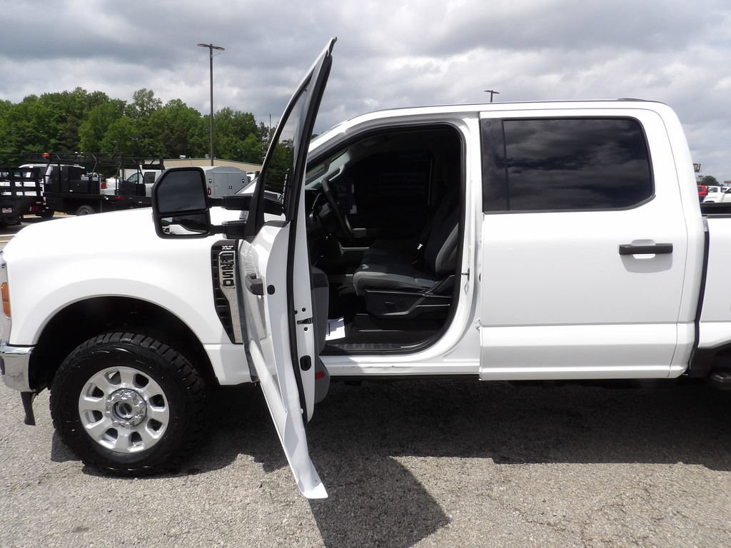Used 2024 Ford F250 XLT w/ FX4 Off-Road Package AWD/4WD image 13