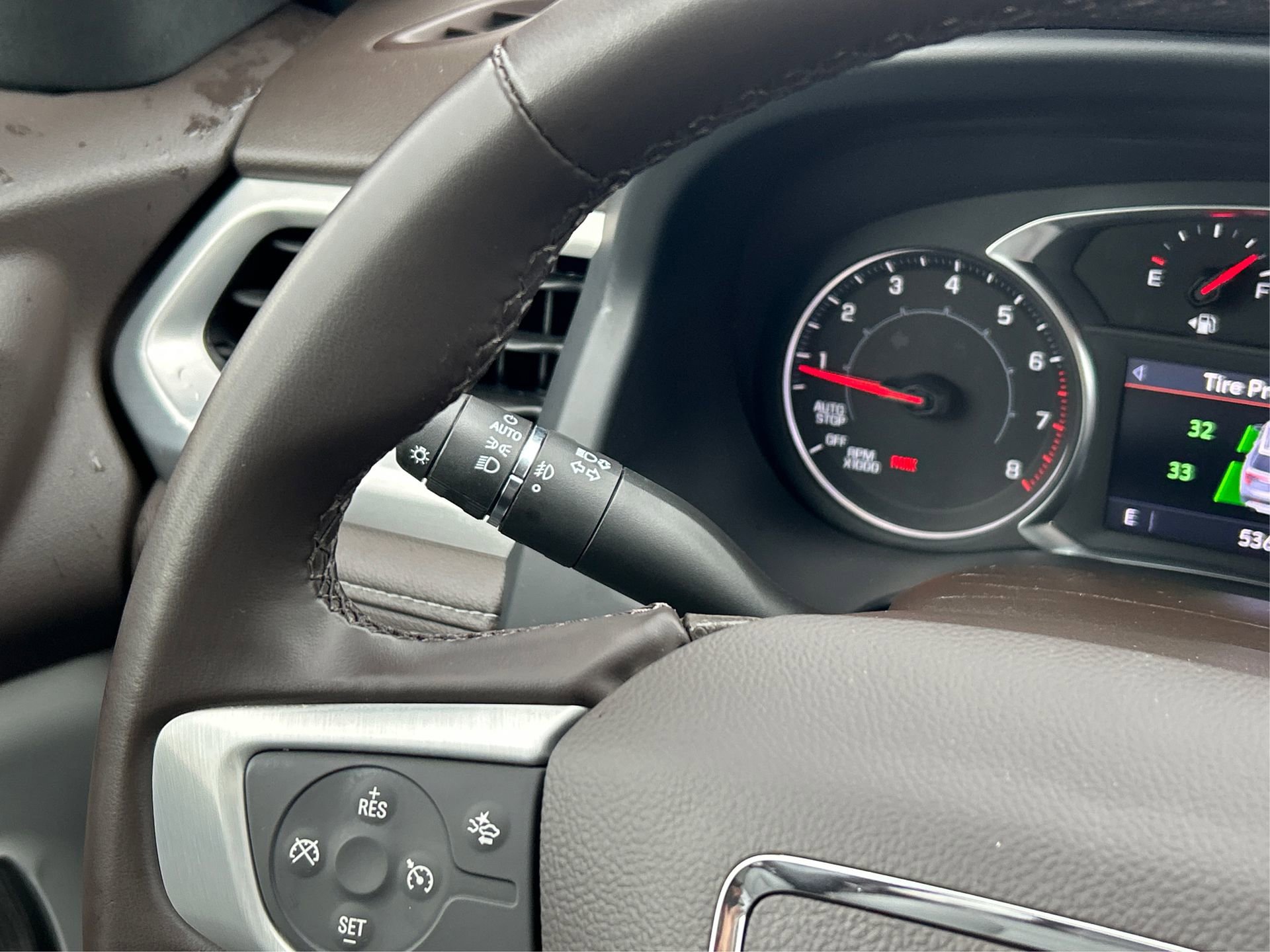 Certified 2023 GMC Acadia SLT image 35
