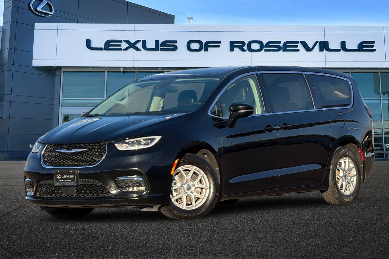 Used 2024 Chrysler Pacifica Touring-L