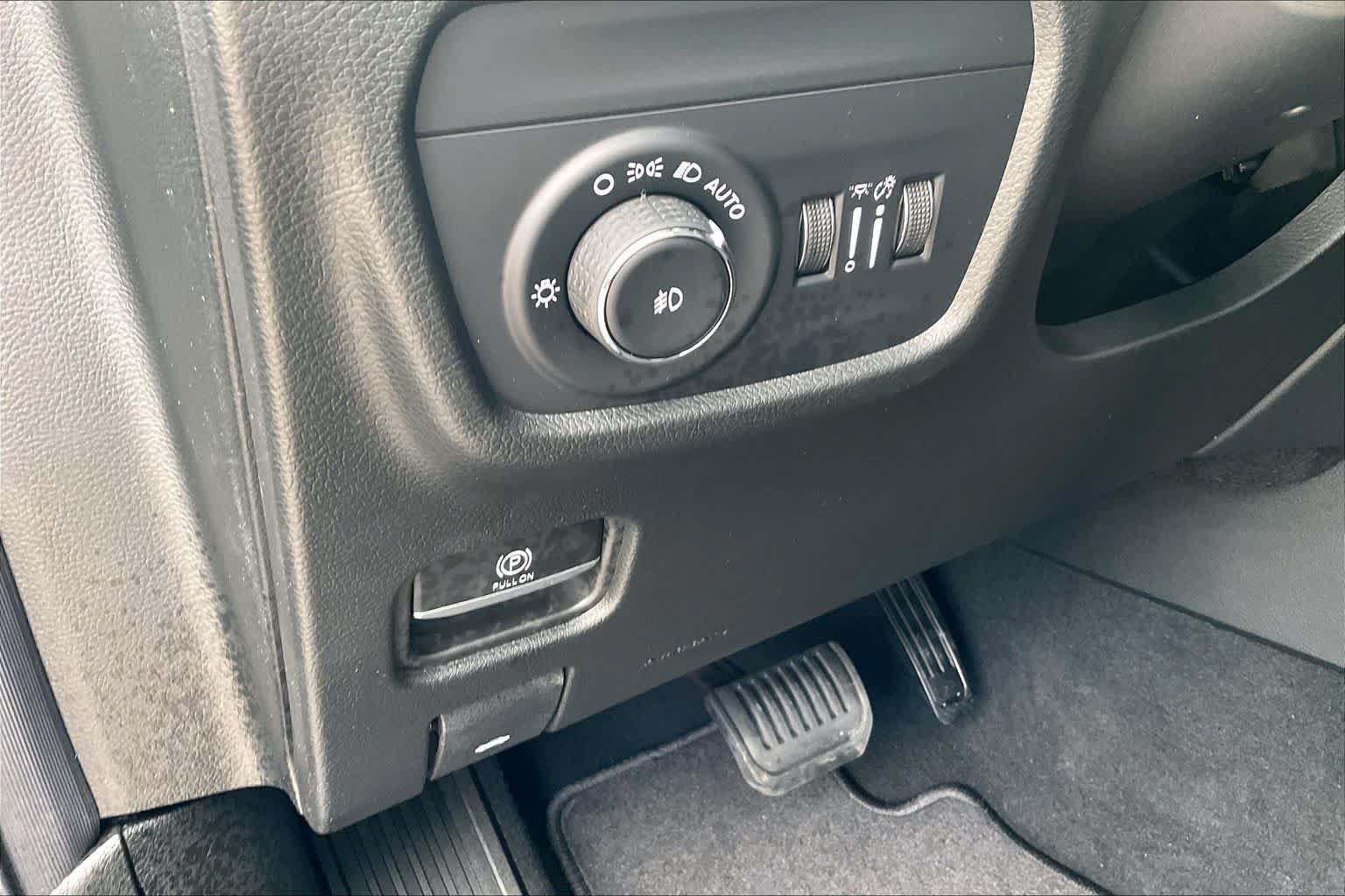 New 2026 Jeep Grand Cherokee L Limited AWD/4WD image 18
