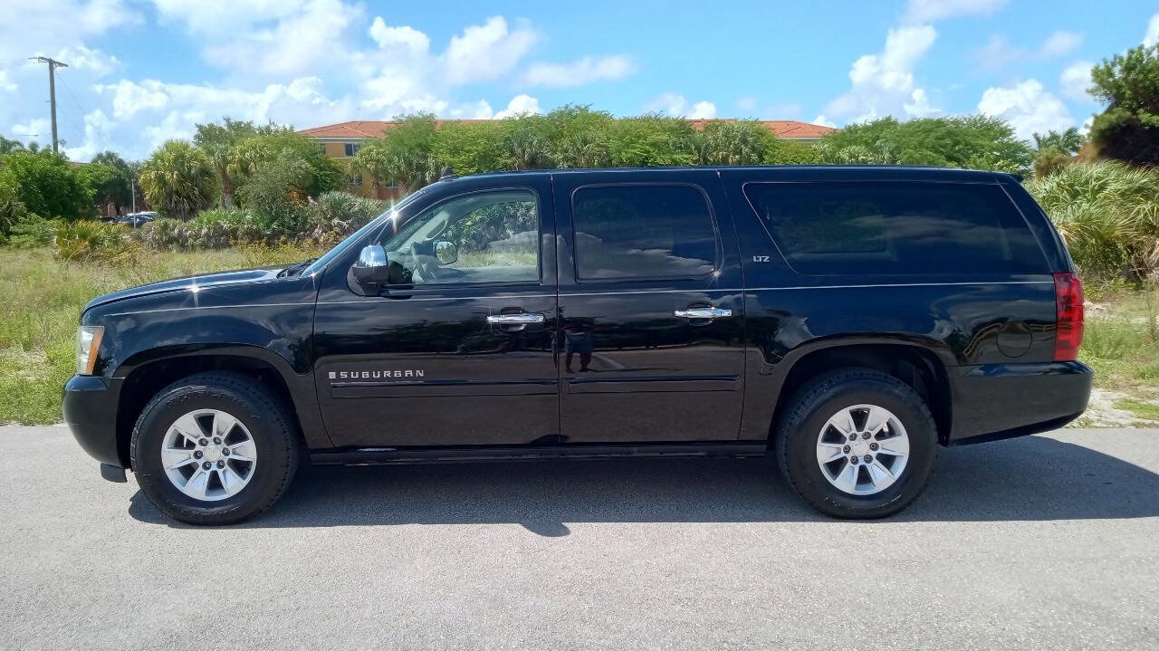 Used 2007 Chevrolet Suburban LTZ w/ LTZ Preferred Equipment Group image 1