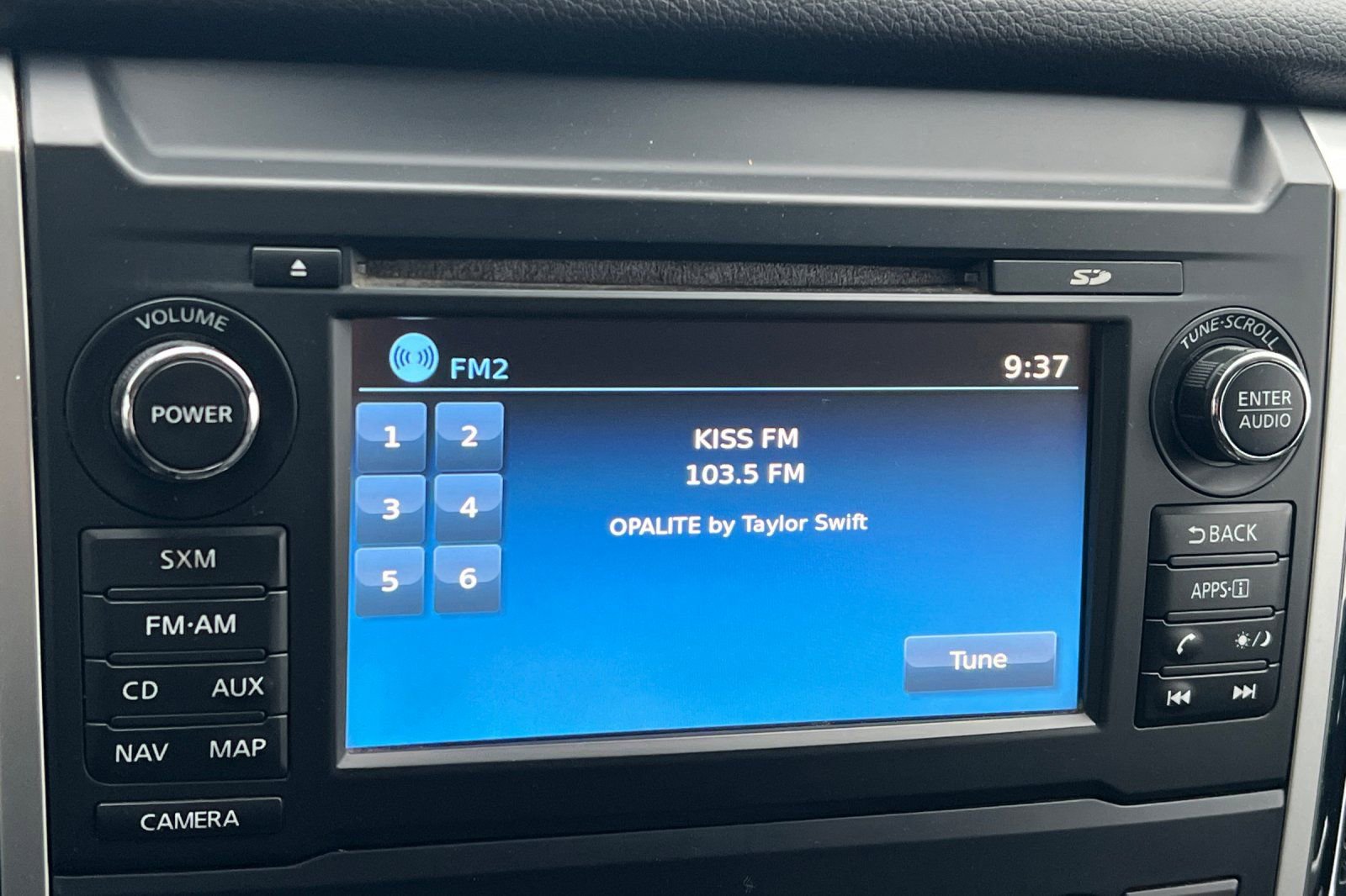 Used 2017 Nissan Titan SL image 18