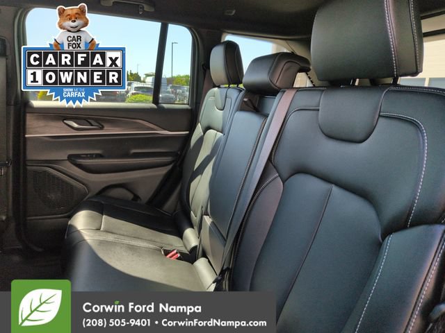 Used 2025 Jeep Grand Cherokee Limited w/ Black Appearance Package AWD/4WD image 24