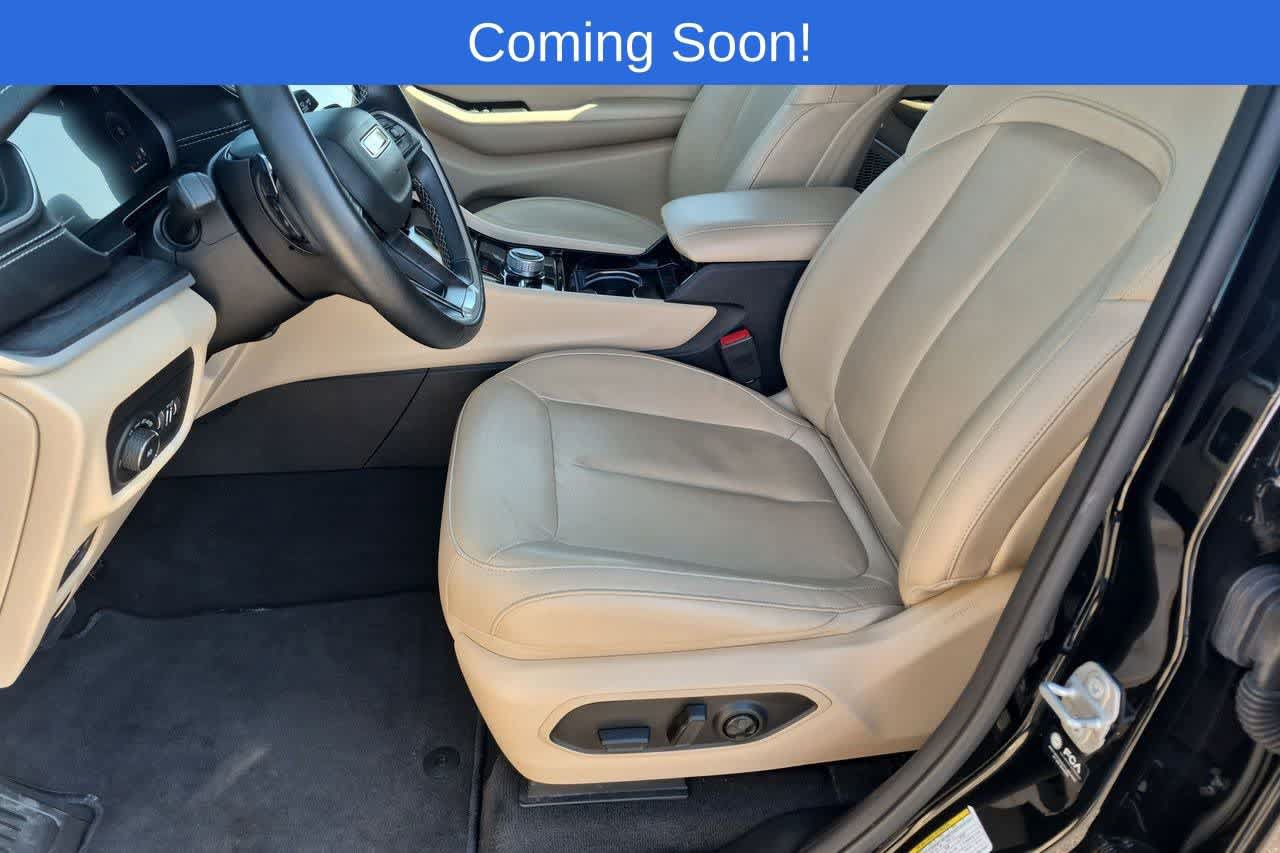 Used 2022 Jeep Grand Cherokee L Limited AWD/4WD image 16