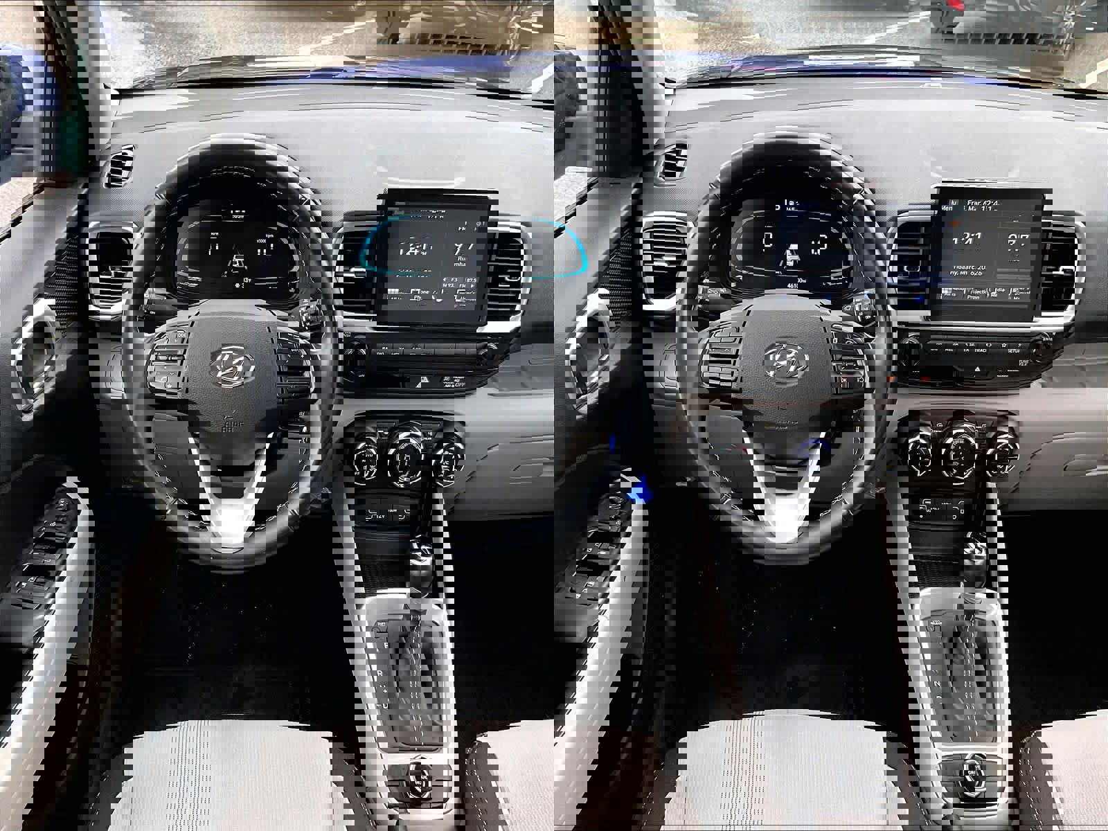 Used 2023 Hyundai Venue SEL image 17