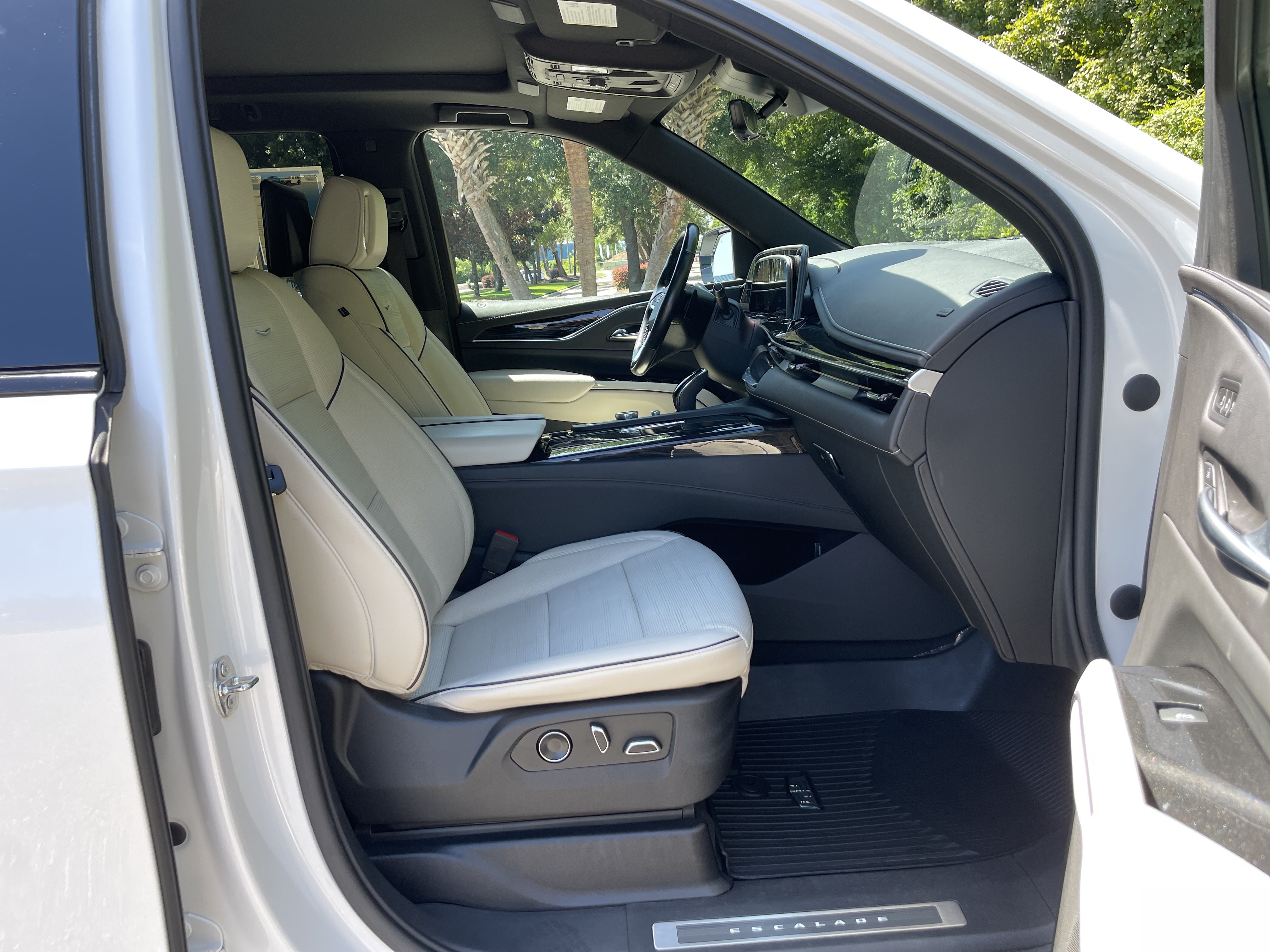 Used 2021 Cadillac Escalade Sport w/ Driver Assist Tech Package AWD/4WD image 34