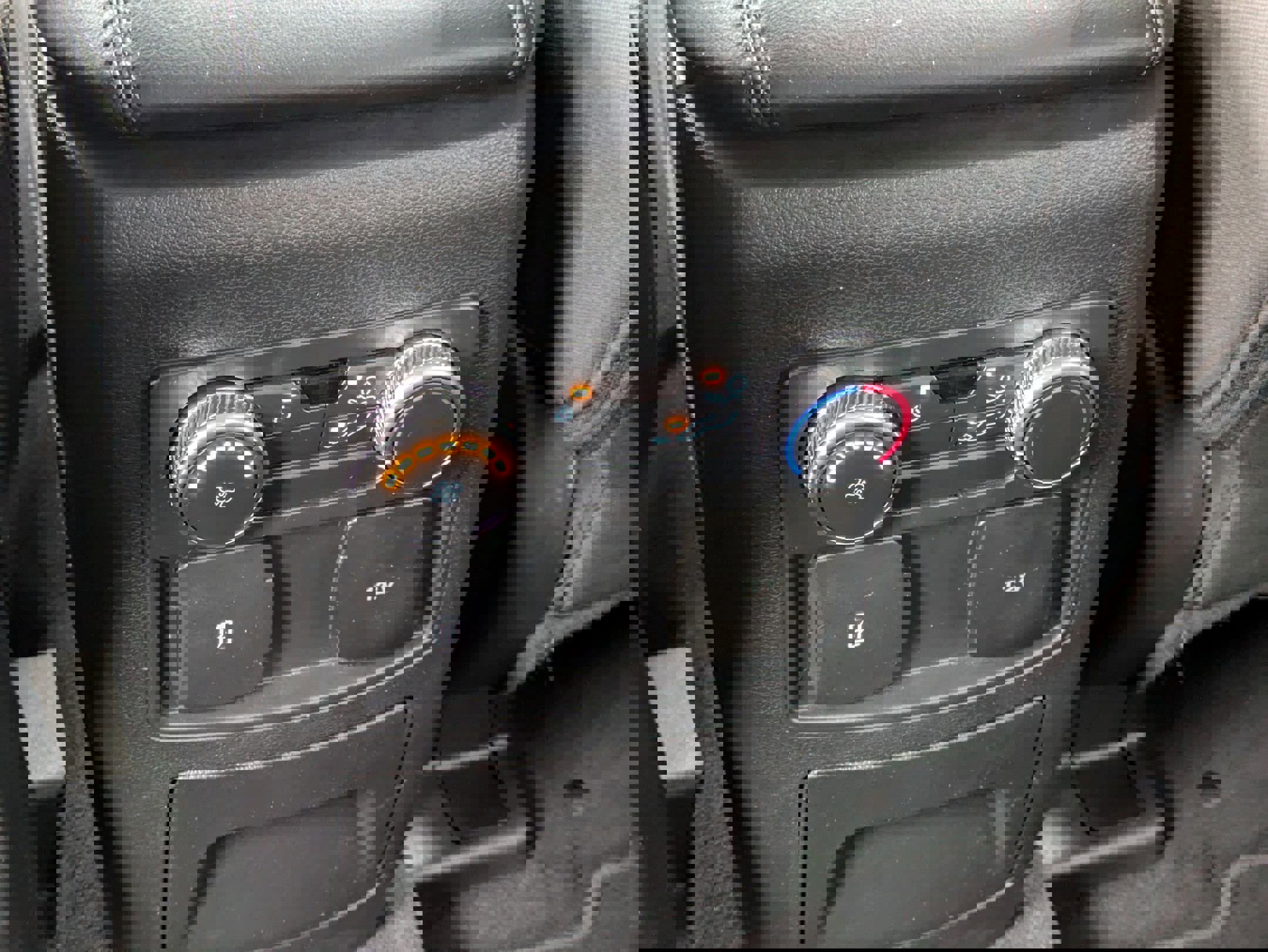 Used 2022 Ford Explorer XLT image 24