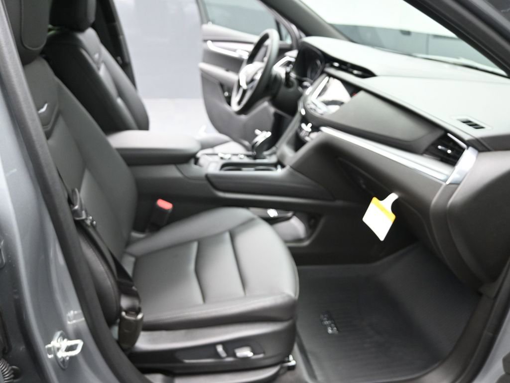 New 2026 Cadillac XT5 Luxury w/ LPO, Floor Liner Package AWD/4WD image 19