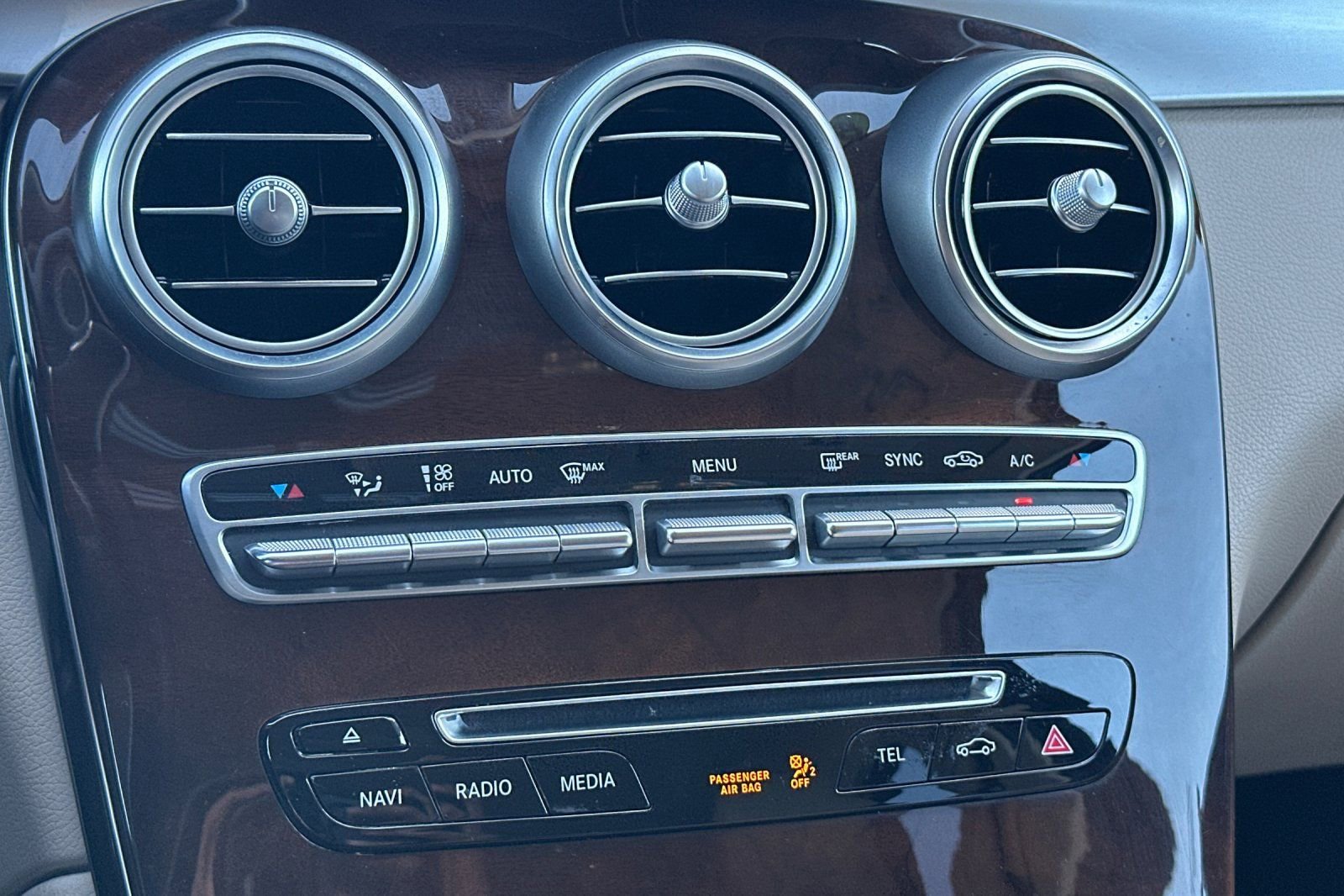 Used 2018 Mercedes-Benz GLC 300 4MATIC Coupe w/ Premium Package image 20