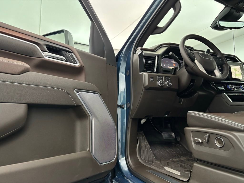 New 2026 GMC Sierra 2500 Denali w/ Denali Reserve Package image 16