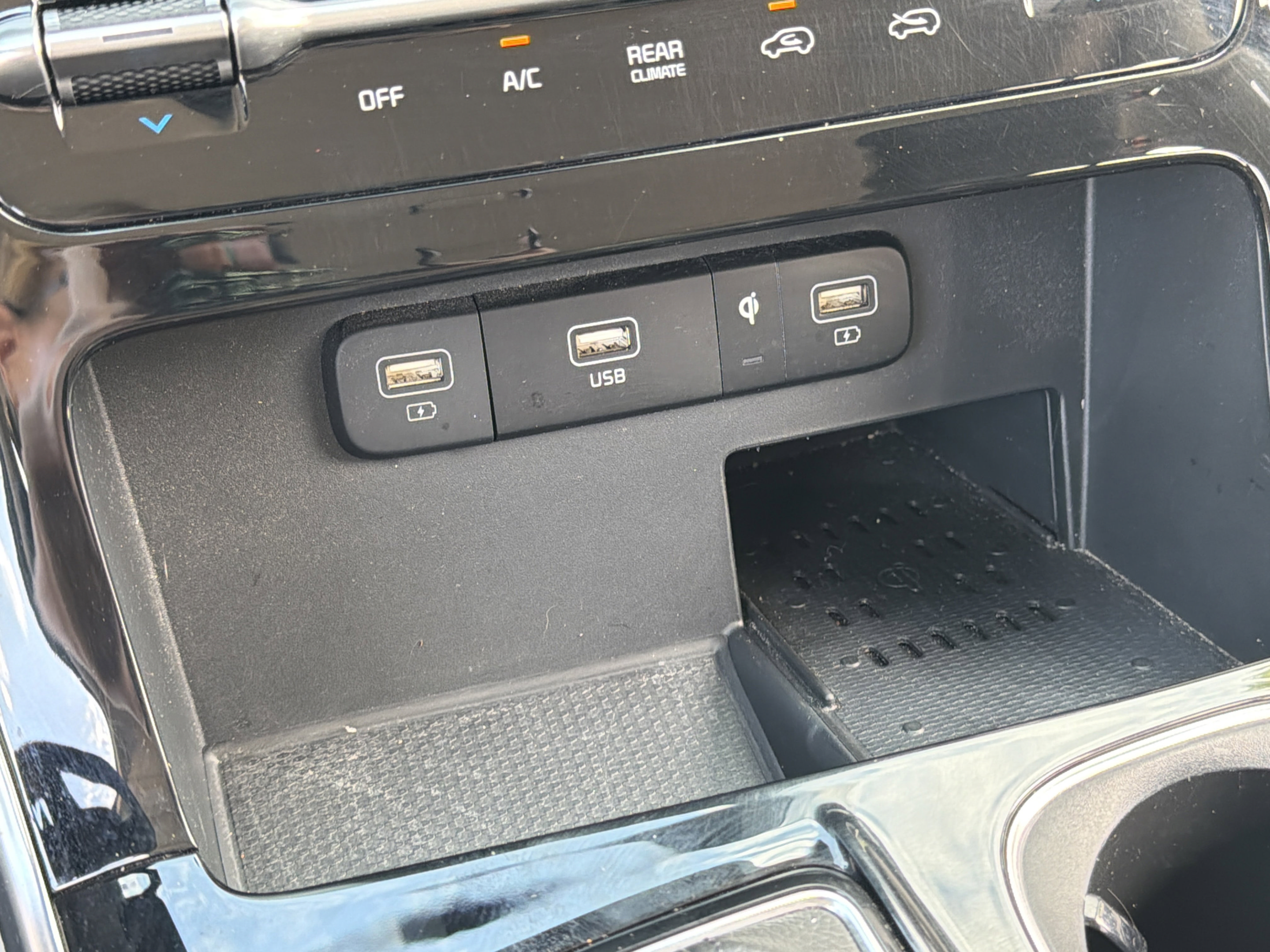 Certified 2024 Kia Carnival EX FWD image 12