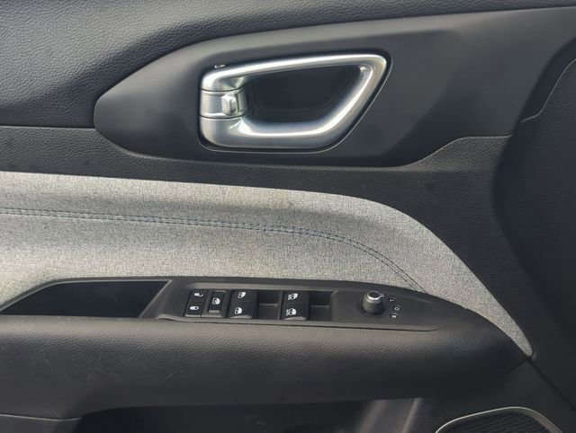 Used 2024 Jeep Compass Latitude image 13