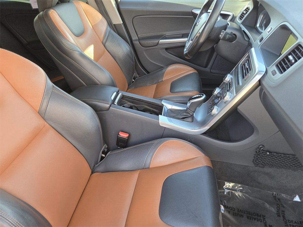 Used 2017 Volvo V60 T5 Cross Country Platinum image 15