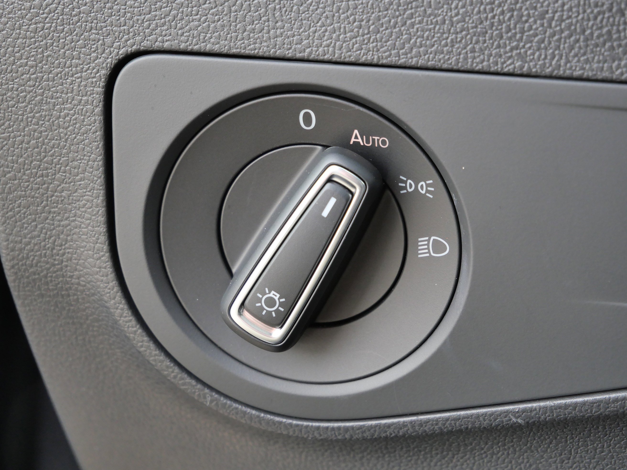 Certified 2024 Volkswagen Tiguan SE R-Line image 22