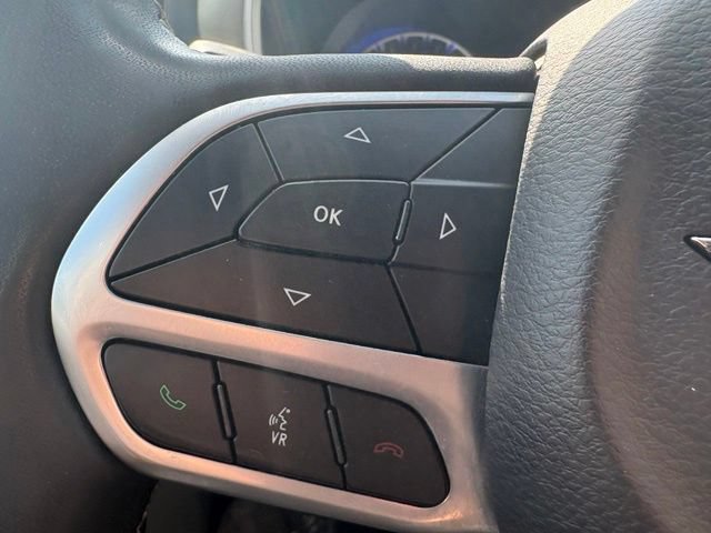 Used 2024 Chrysler Pacifica Touring-L FWD image 33