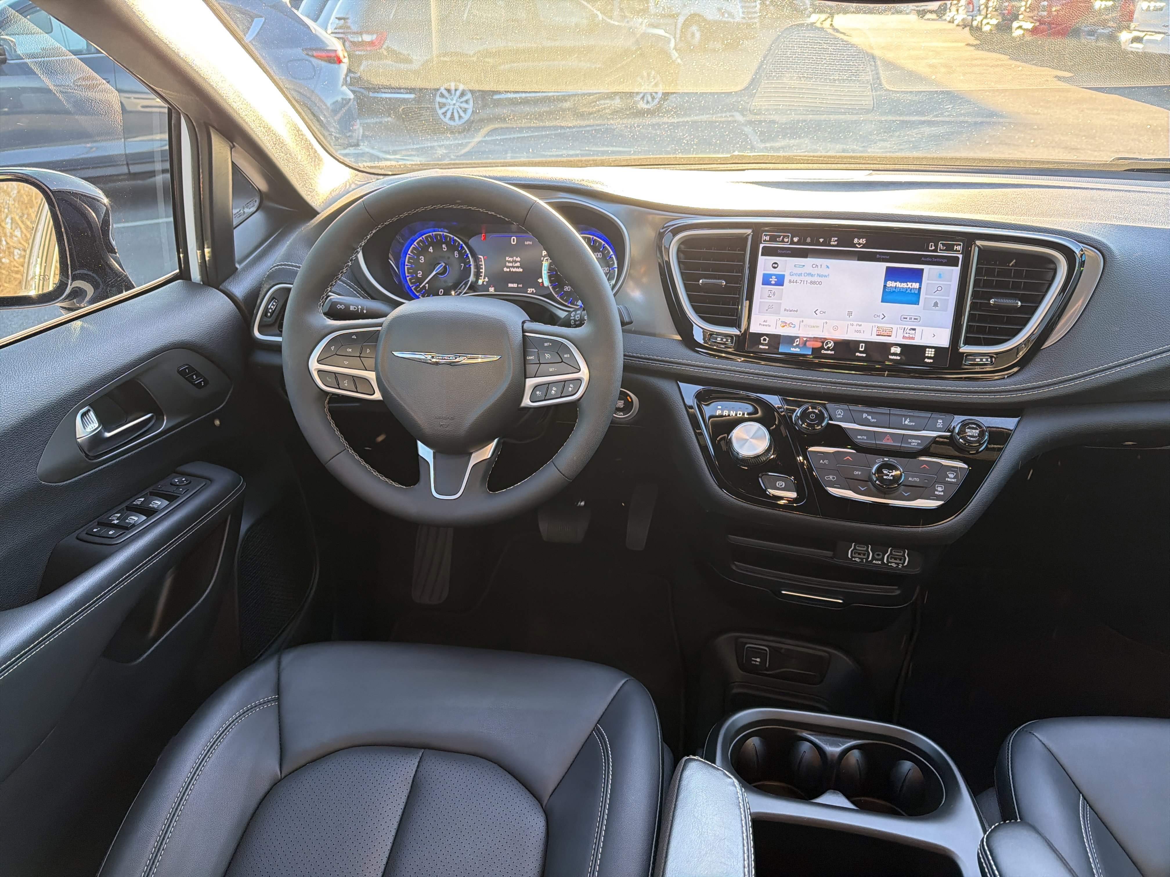 Used 2025 Chrysler Pacifica Select image 23