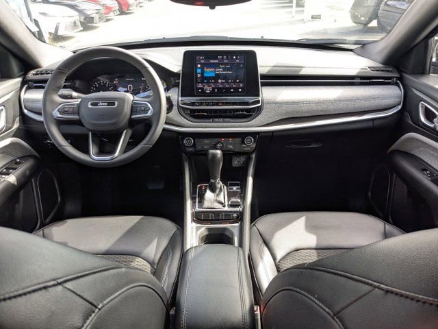 Used 2025 Jeep Compass Latitude image 23