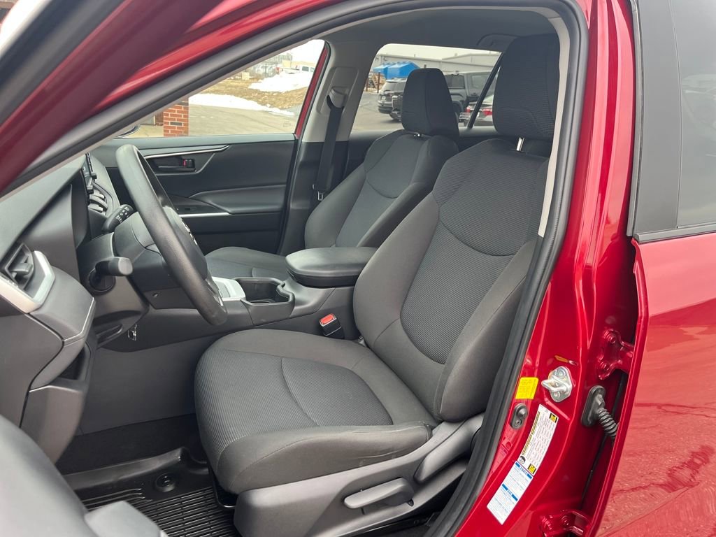 Used 2022 Toyota RAV4 LE image 18
