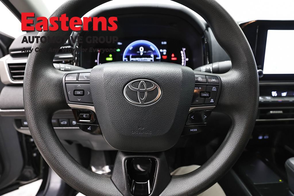 Used 2025 Toyota Camry LE FWD image 10