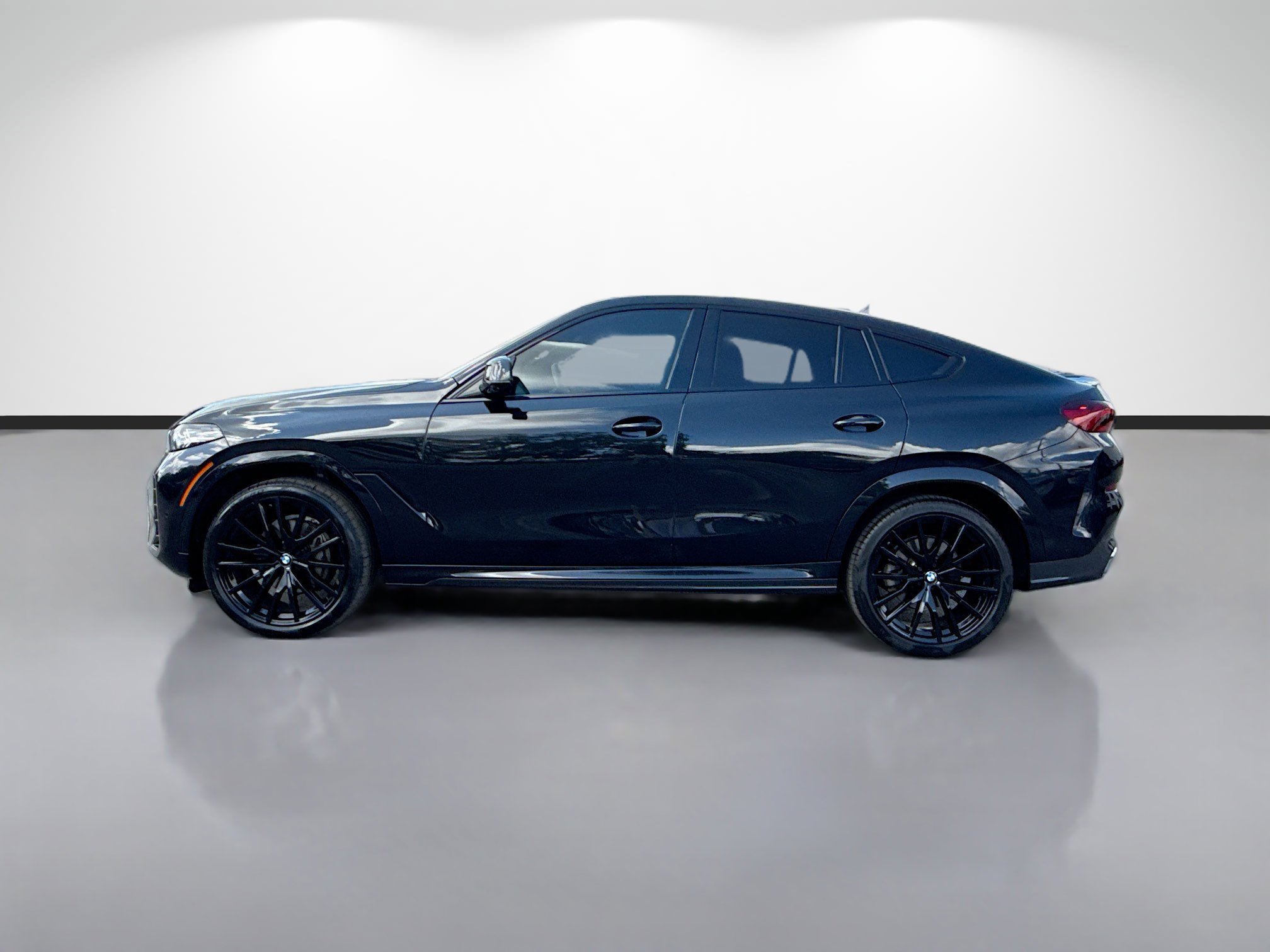 Used 2024 BMW X6 xDrive40i w/ Parking Assistance Package AWD/4WD image 2