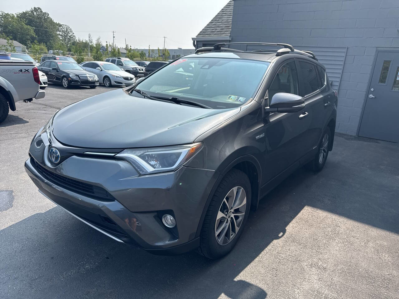 Used 2017 Toyota RAV4 XLE w/ Carpet Mat Package image 3