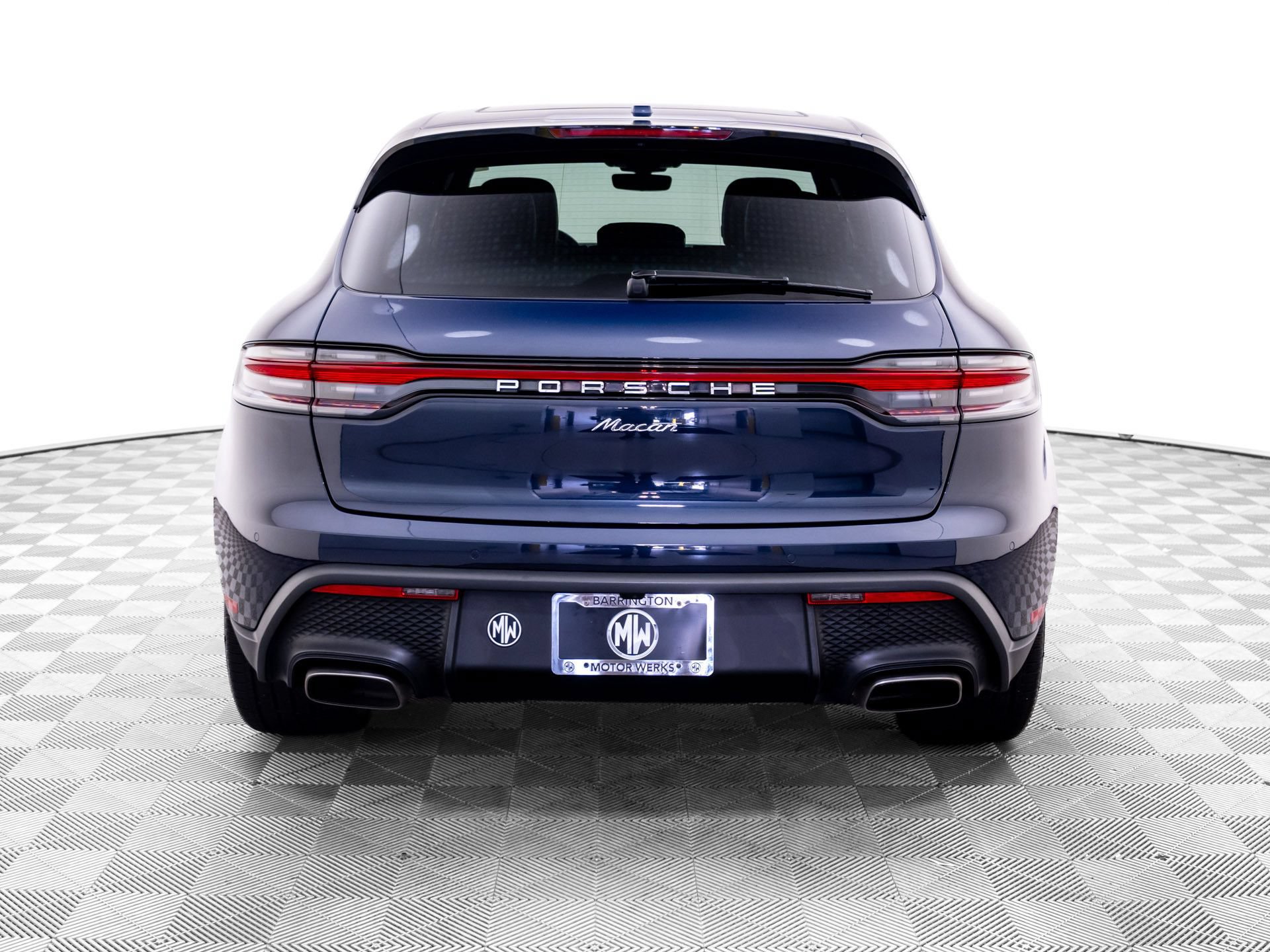 Certified 2023 Porsche Macan AWD/4WD image 10