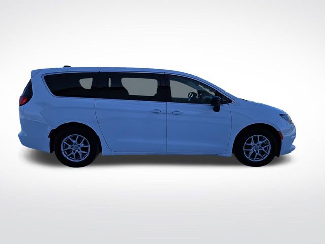 Used 2024 Chrysler Voyager LX FWD image 10