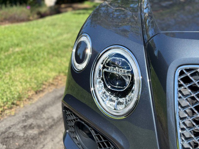 Used 2018 Bentley Bentayga AWD/4WD image 13