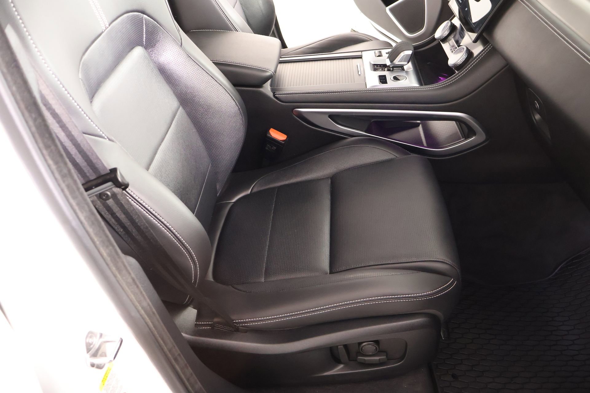 Used 2025 Jaguar F-PACE R-Dynamic S image 14