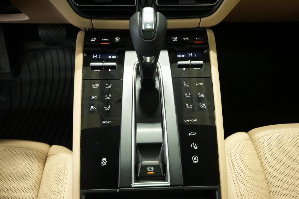 Certified 2026 Porsche Macan AWD/4WD image 22