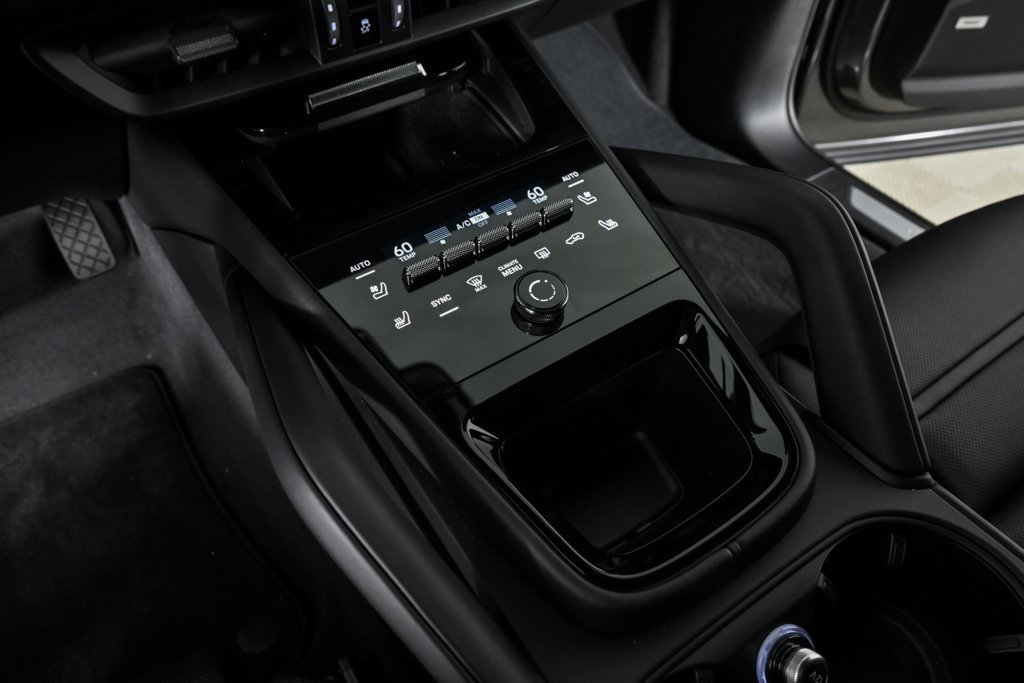 New 2025 Porsche Cayenne Coupe image 18