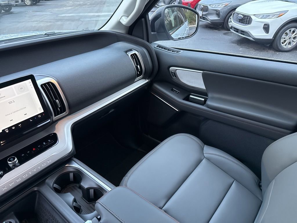 New 2025 Ford Expedition Active image 35