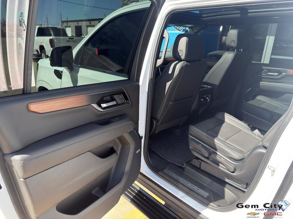 Used 2025 GMC Yukon XL Denali w/ Sun & Power Step Package AWD/4WD image 13