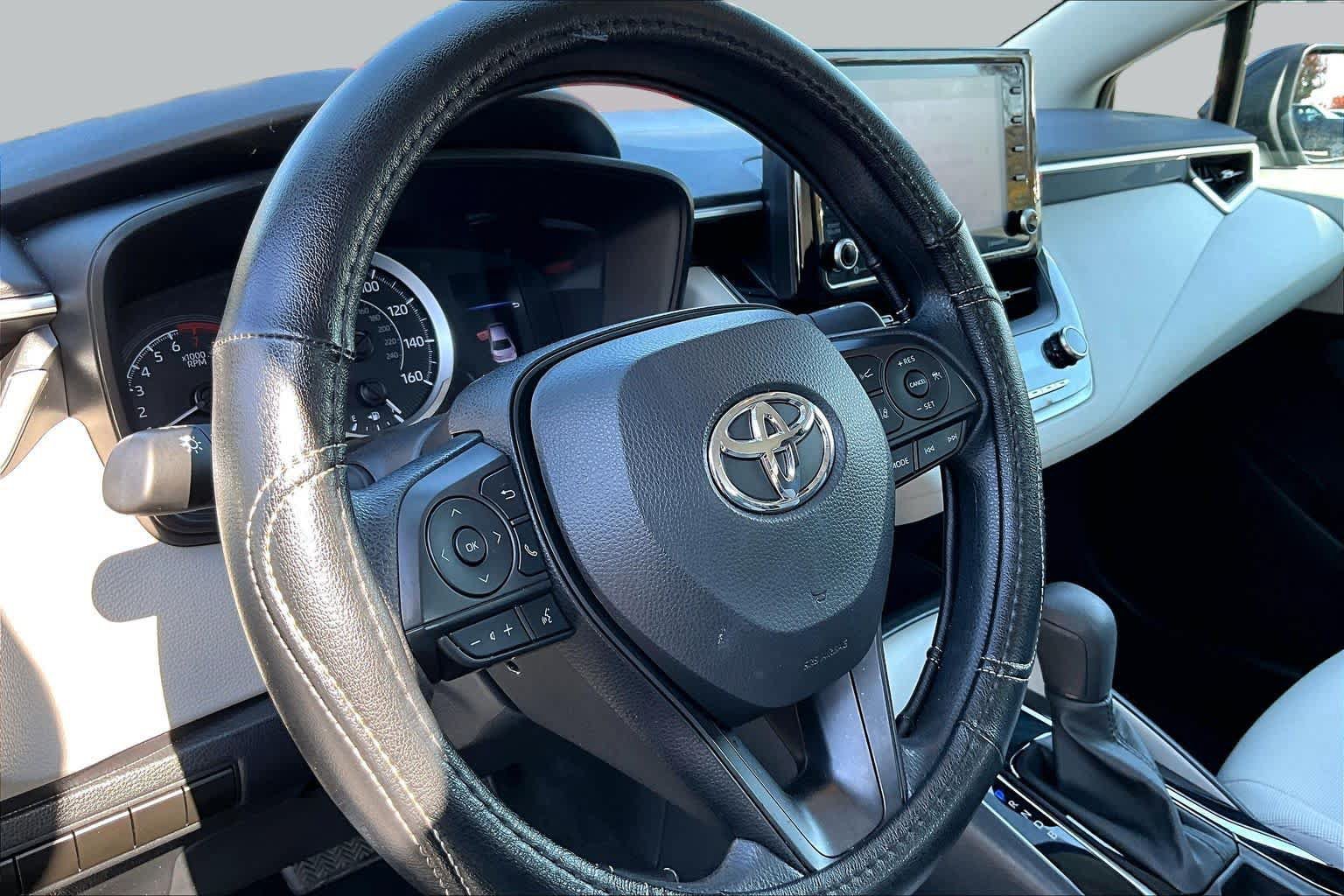 Used 2022 Toyota Corolla LE w/ Carpet Mat Package (TMS) FWD image 16