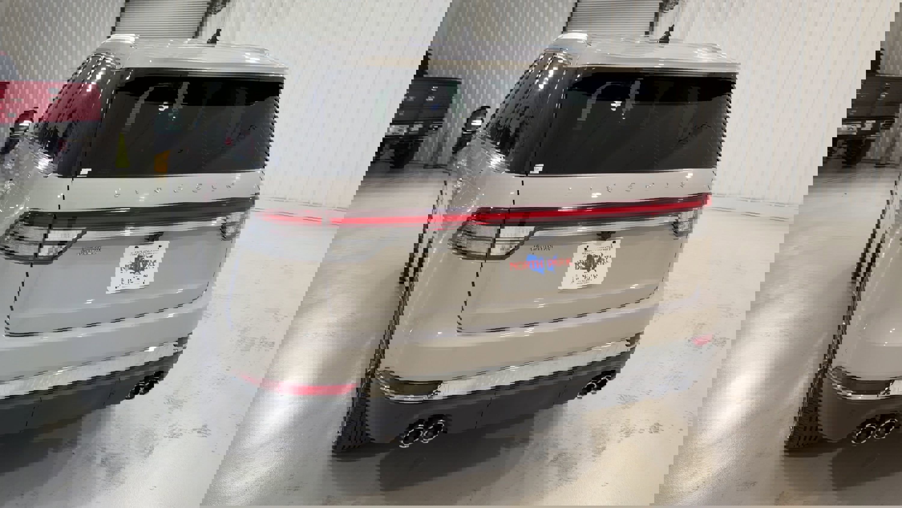 Used 2023 Lincoln Aviator Reserve w/ Equipment Group 201A image 8