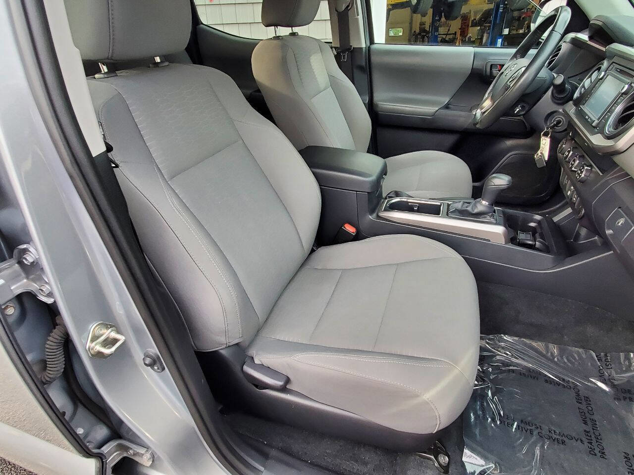 Used 2019 Toyota Tacoma SR5 AWD/4WD image 10