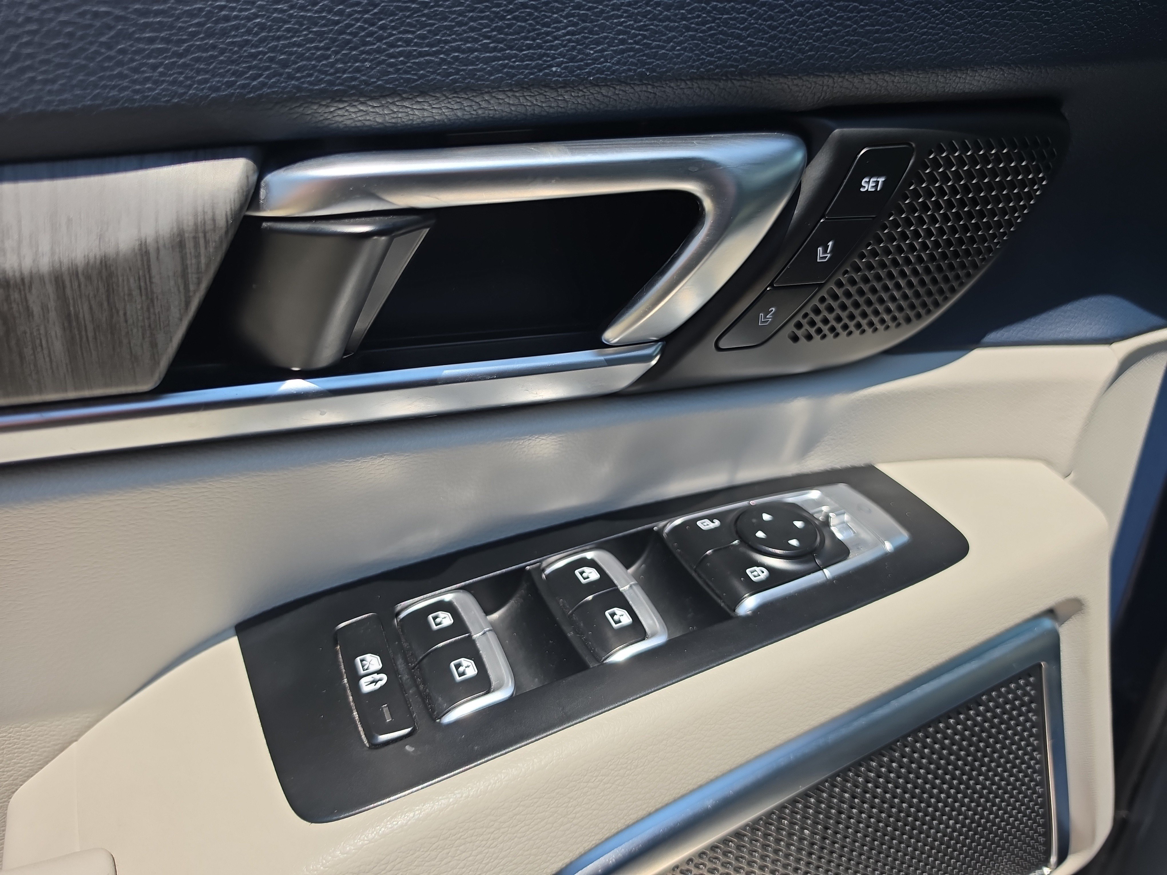 Used 2024 Kia Telluride SX Prestige AWD/4WD image 19