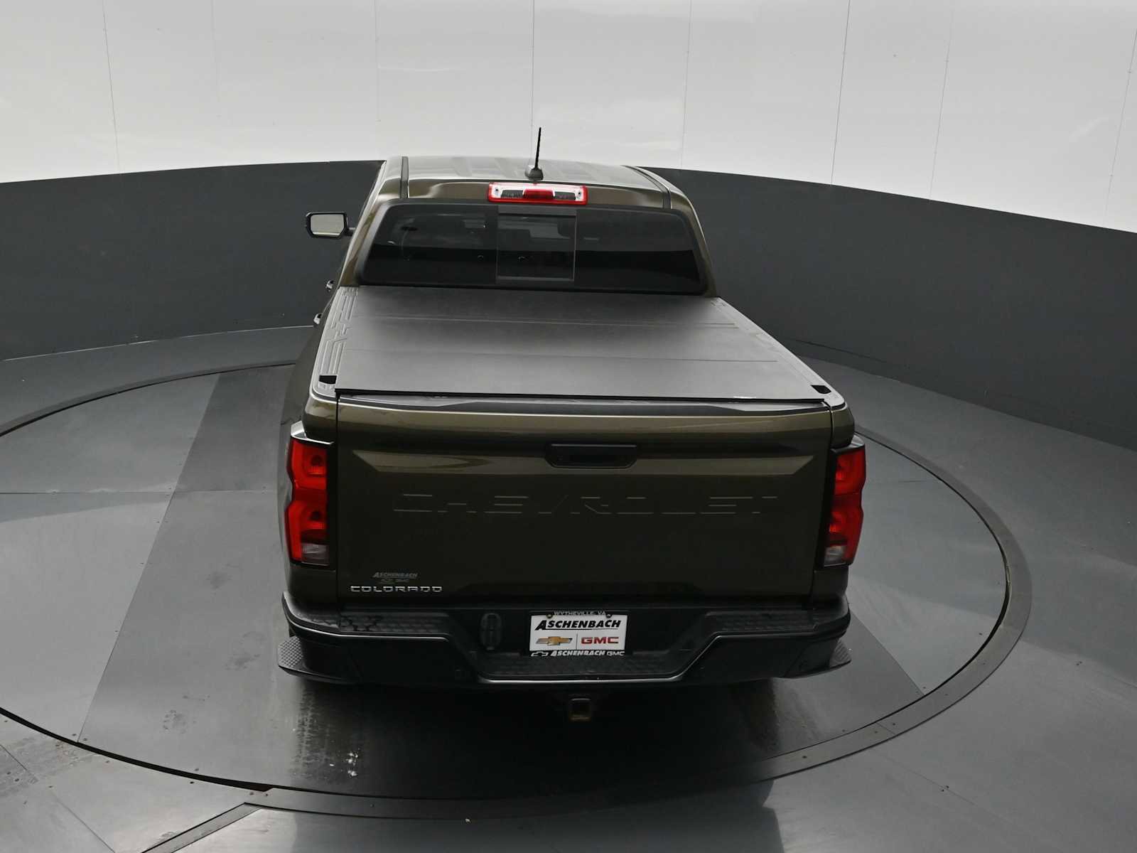 Used 2024 Chevrolet Colorado Z71 w/ Z71 Convenience Package 2 image 16