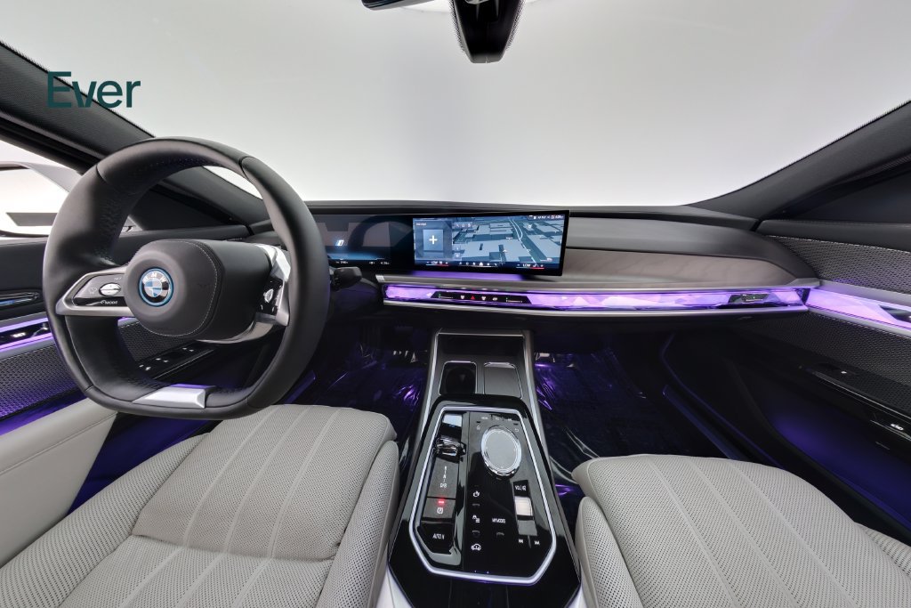Used 2023 BMW i7 xDrive60 AWD/4WD image 26