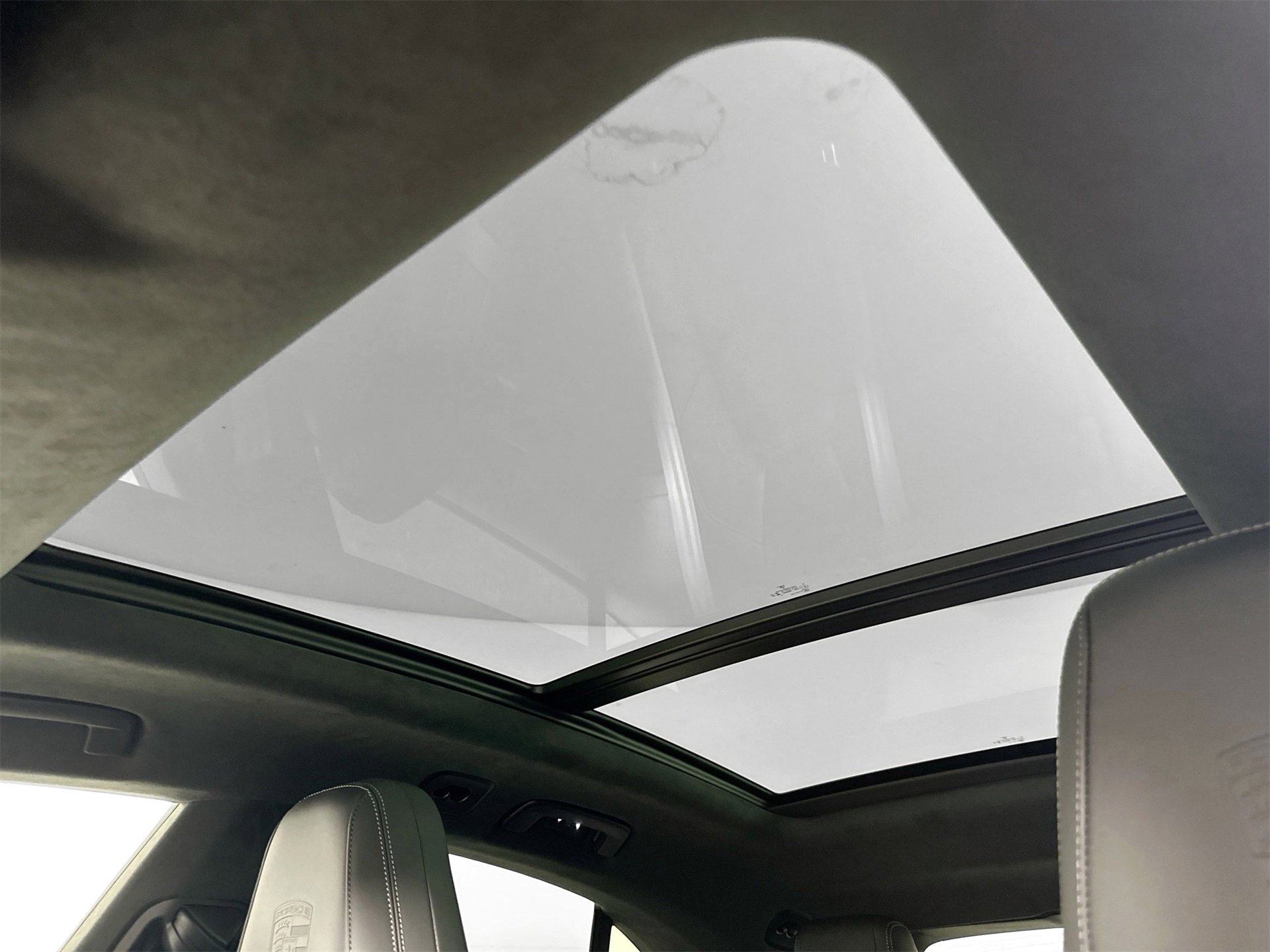 Certified 2025 Porsche Macan Turbo Electric image 38