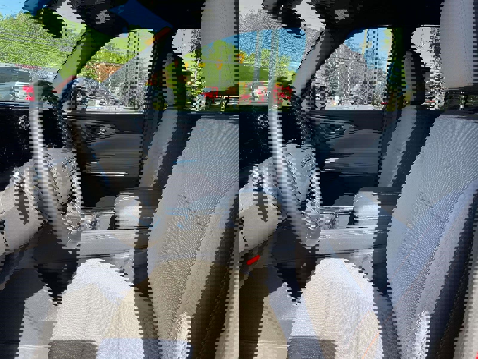 Used 2025 Chevrolet Traverse LT w/ Midnight/Sport Edition FWD image 17