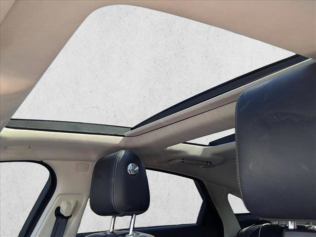 Used 2019 Jaguar XJ R-Sport image 16