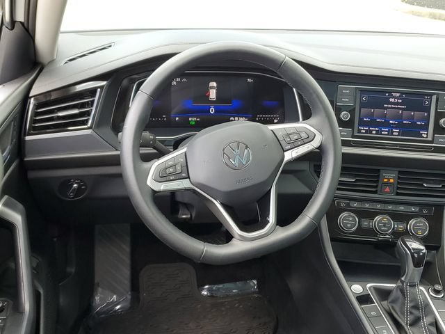 Certified 2024 Volkswagen Jetta SE w/ Panoramic Sunroof Package FWD image 12