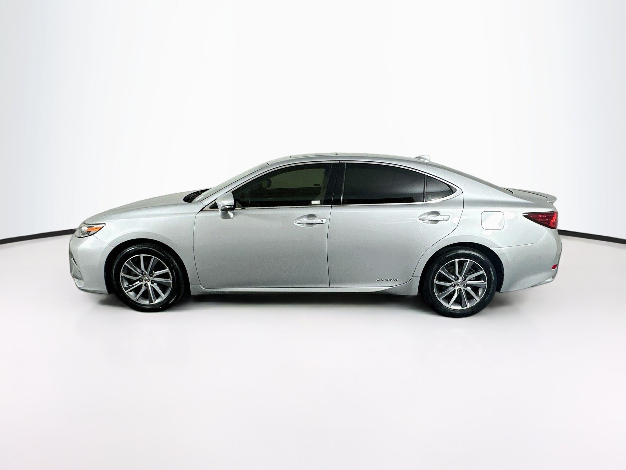 Used 2018 Lexus ES 300h w/ Navigation Package FWD image 4