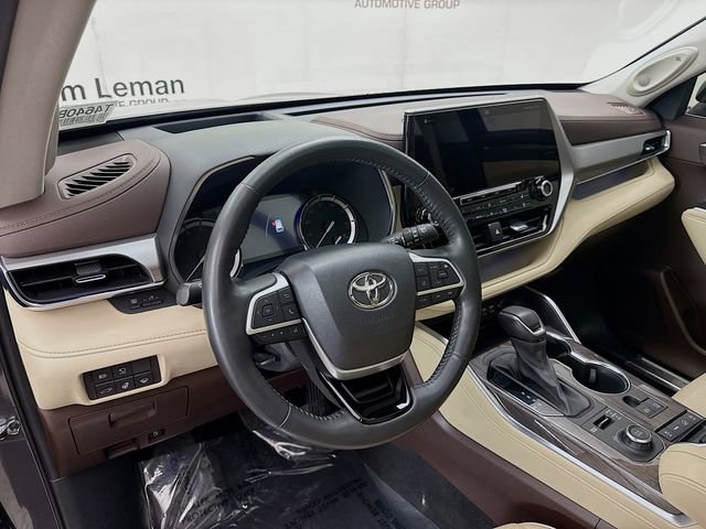 Used 2022 Toyota Highlander Platinum image 9