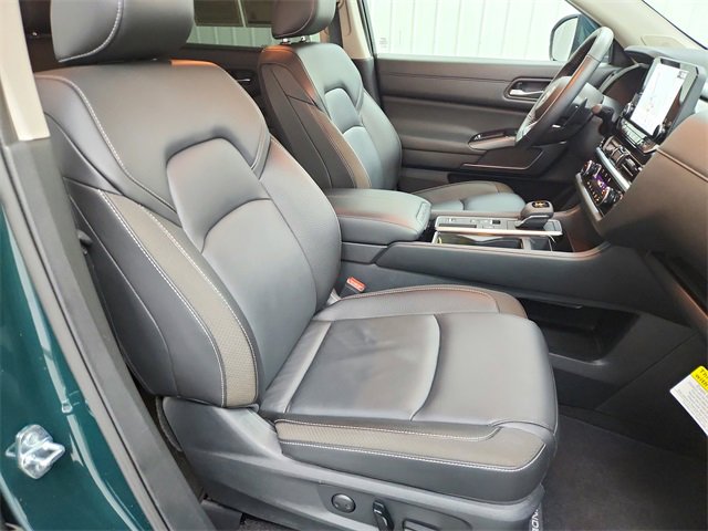 Used 2025 Nissan Pathfinder SL w/ SL Premium Package image 39