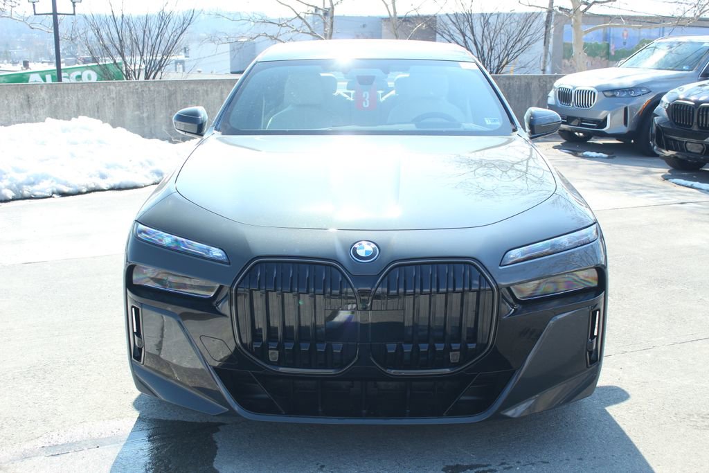 New 2026 BMW i7 xDrive60 w/ Executive Package AWD/4WD image 3